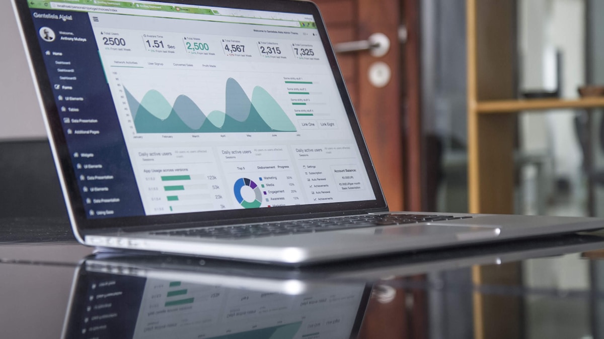 Laptop retail analytics reports